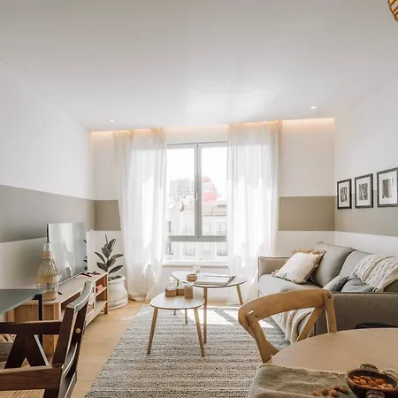 Montalto - 1 Bedroom And Parking In Alvalade Daire Lisboa