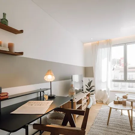 Montalto - 1 Bedroom And Parking In Alvalade 公寓